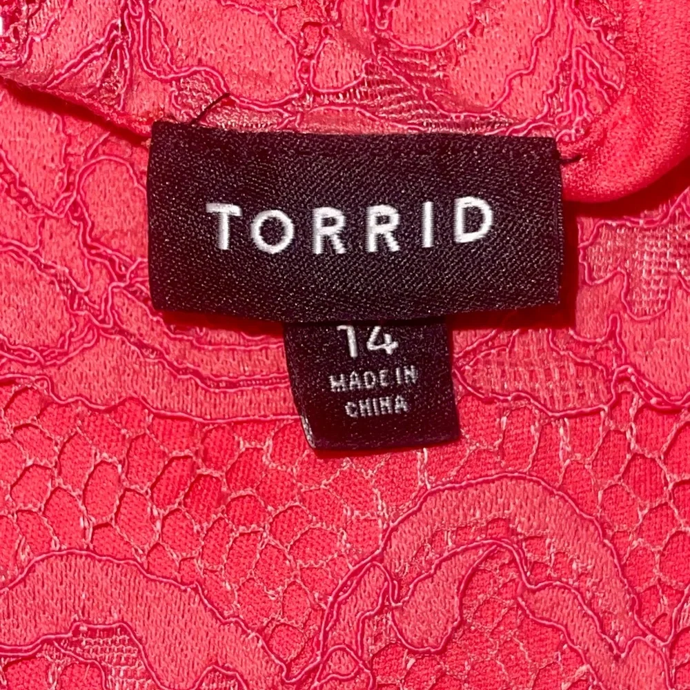 Torrid Brand Coral Lace Skater Dress. Size 14 READ DESCRIPTION **SEE PICS - Picture 7 of 7